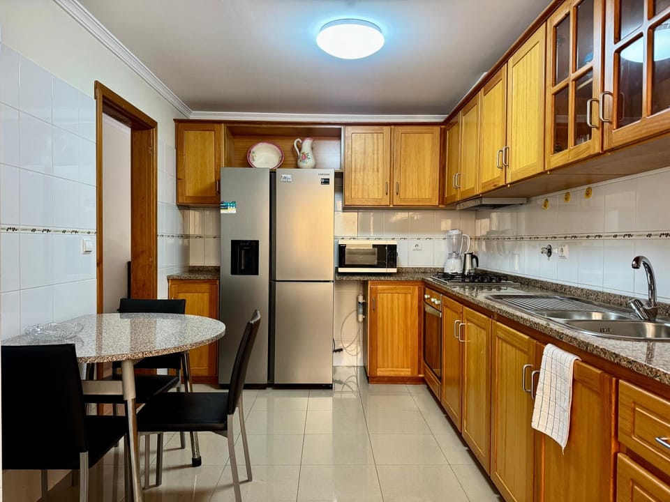 Kitchen or kitchenette, Dining area, oven, stove