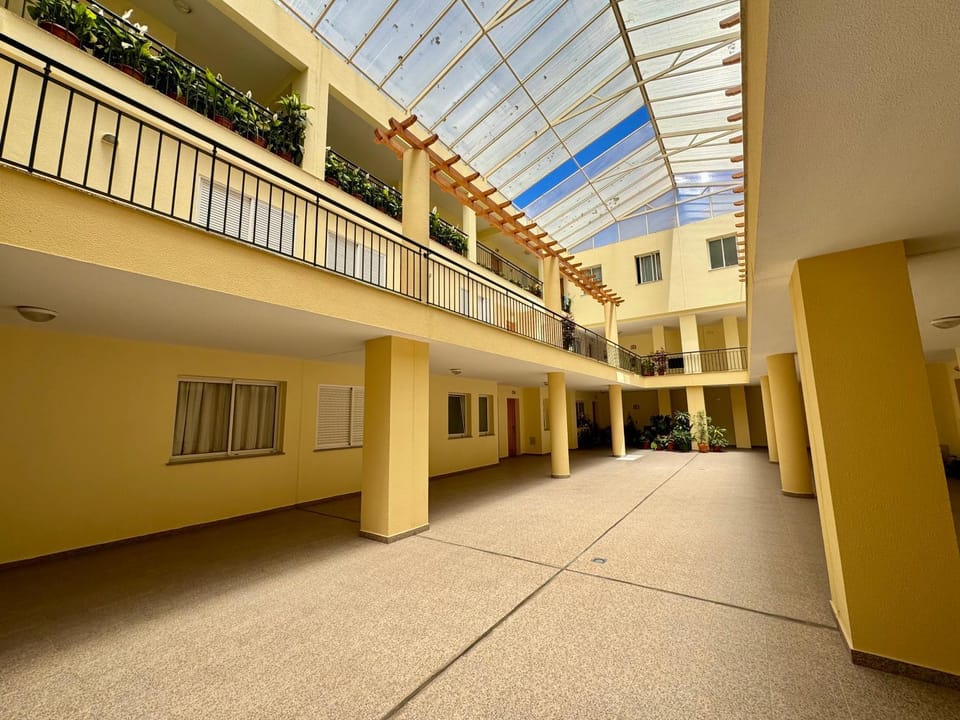 Property building, Day, Balcony/Terrace