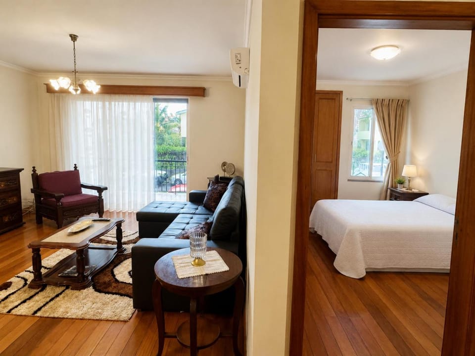 Bed, Living room, Photo of the whole room, Seating area, Dining area, Bedroom
