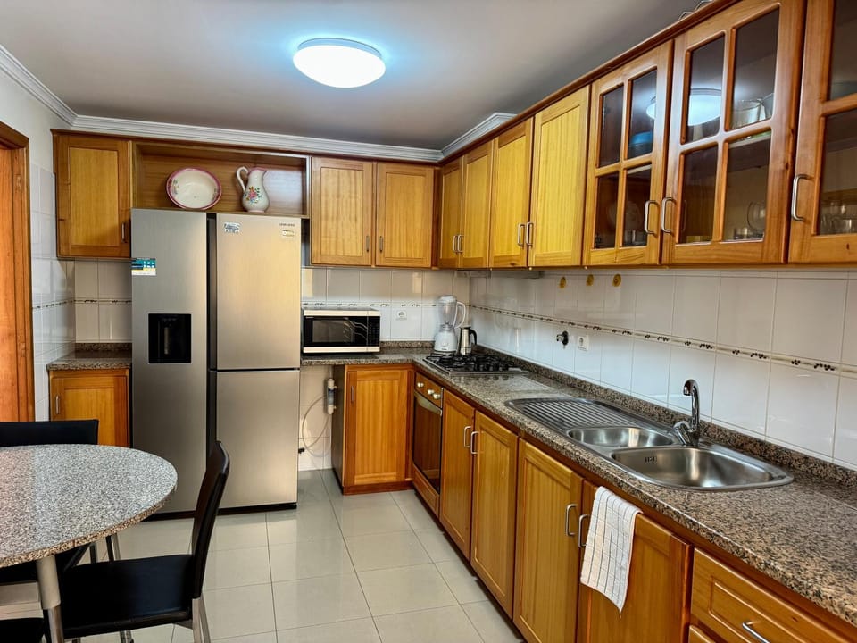 Kitchen or kitchenette, Dining area, oven, stove