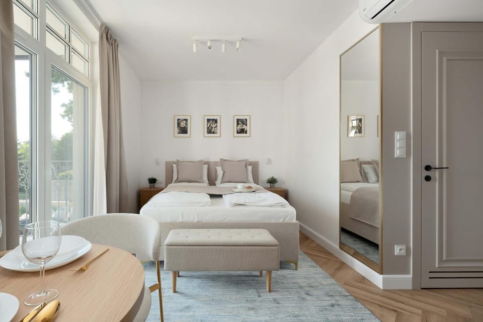 Bed, Living room, Photo of the whole room, Seating area, Bedroom, pet friendly