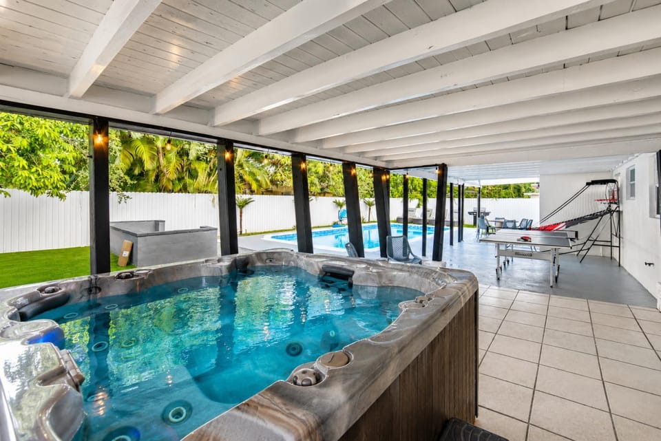 Hot Tub, Table tennis