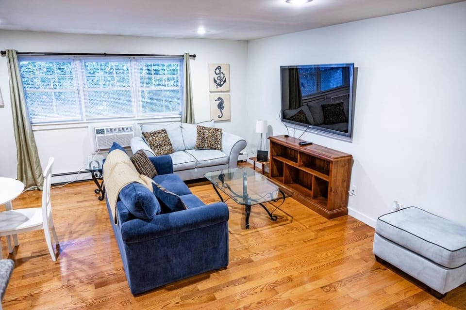 2 blocks to the beach- pet friendly with parking! Apartment in Asbury Park