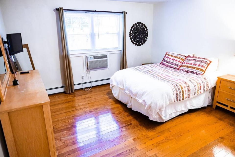 2 blocks to the beach- pet friendly with parking! Apartment in Asbury Park