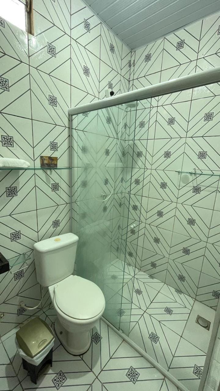 Shower, Toilet