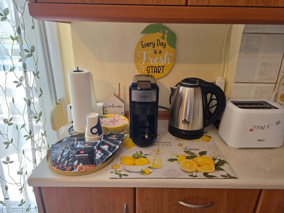 Coffee/tea facilities, Kitchen or kitchenette, toaster