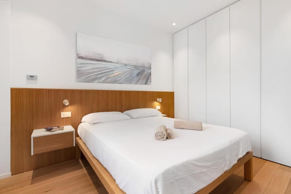 Central Milan WiFi, AC & Metro at the Door Apartment in Milan
