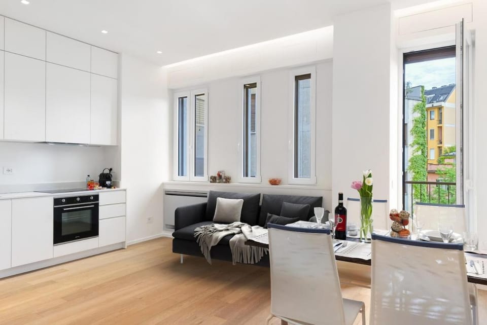 Central Milan WiFi, AC & Metro at the Door Apartment in Milan