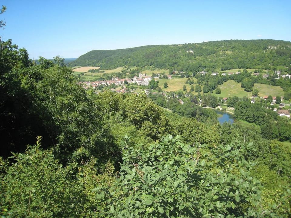 Le Cottage, sleeps 6 in lovely French village House in Bourgogne-Franche-Comté