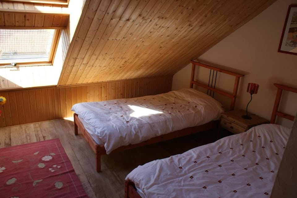Le Cottage, sleeps 6 in lovely French village House in Bourgogne-Franche-Comté