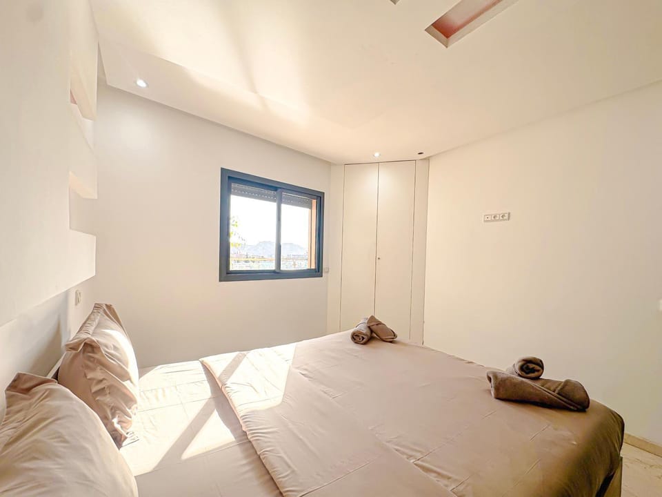 Photo of the whole room, Bedroom