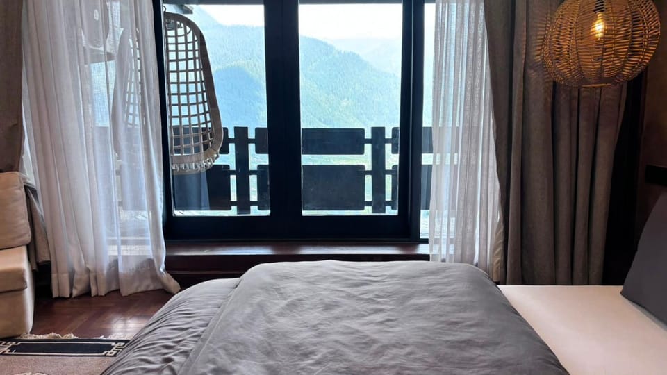 ARK Hunzuru-A 5BR Luxury Villa near Manali Bed and Breakfast in Himachal Pradesh