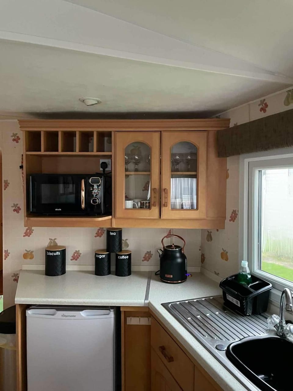 Coffee/tea facilities, Kitchen or kitchenette, dishwasher, microwave
