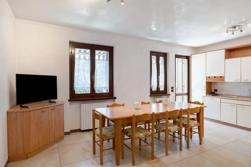Property building, Kitchen or kitchenette, Living room