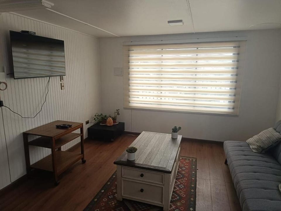 Communal lounge/ TV room, Dining area, City view