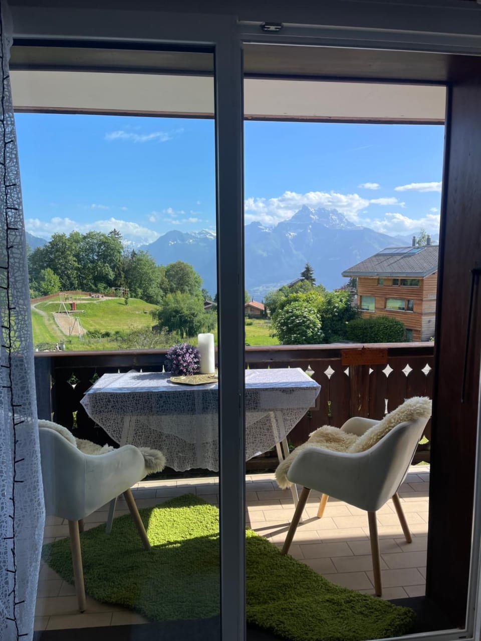 Chambre avec vue sur Montagne dans notre appartement Vacation rental in Ollon