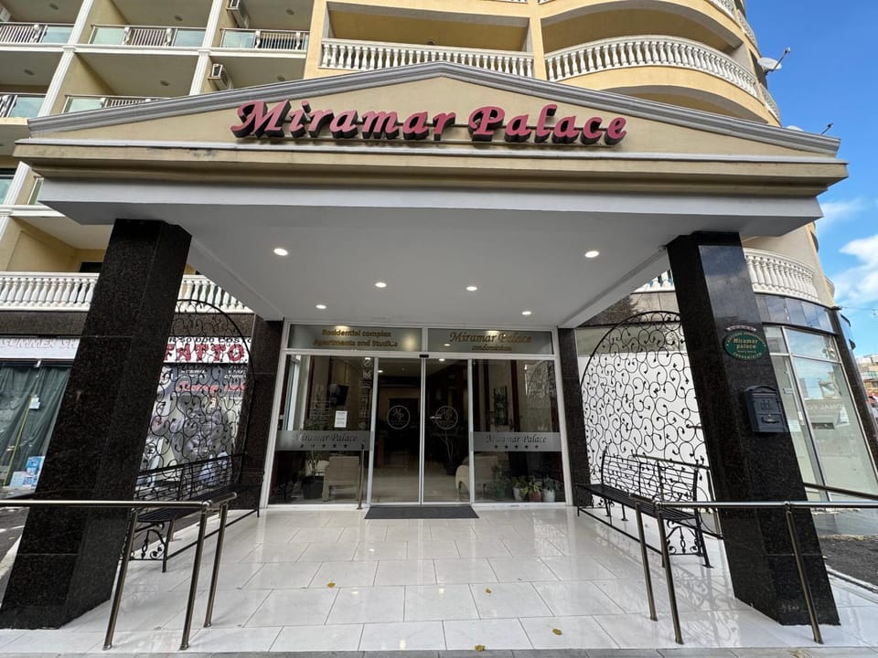 Property building, Facade/entrance, Day