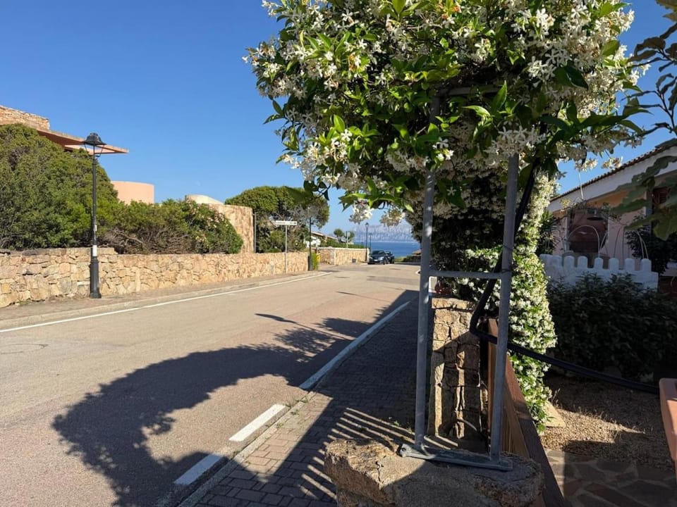 Maison Caddinas Veranda and sea 200 m away Apartment in Golfo Aranci