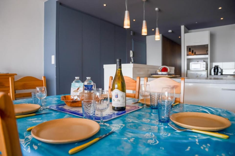 Dining area, Meals
