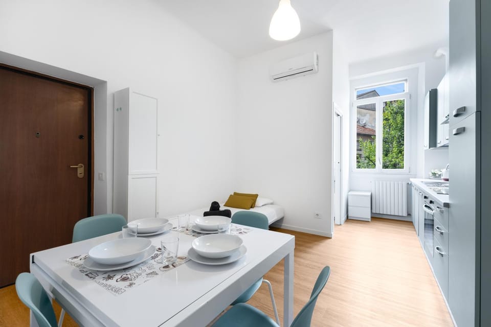 Day, Living room, Dining area