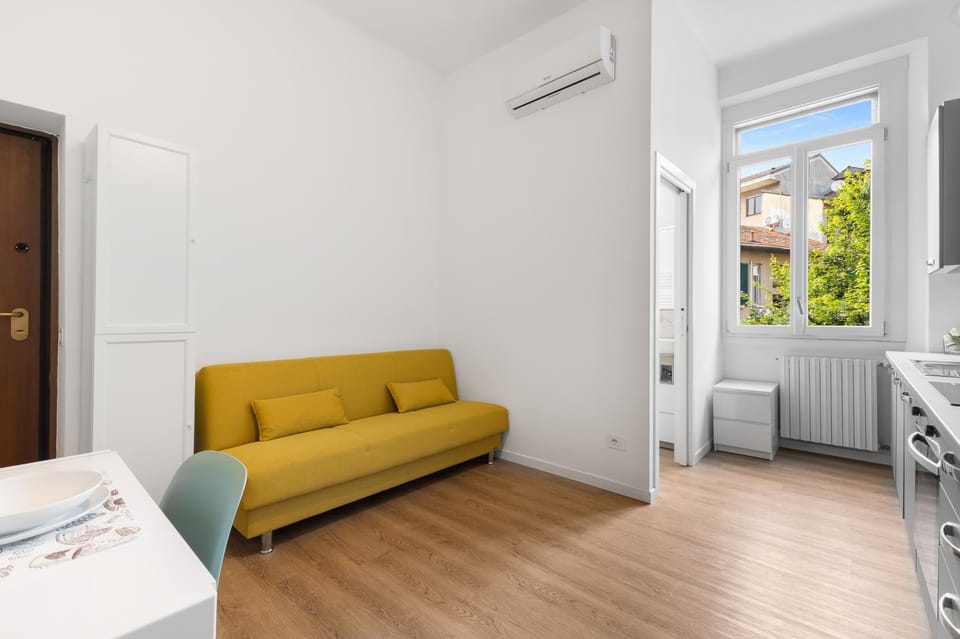 Day, Living room