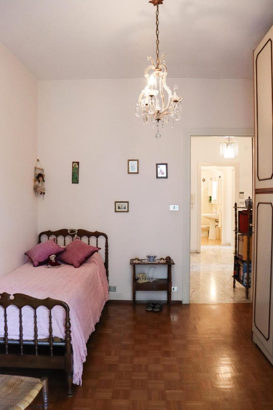 Bed, Photo of the whole room, Bedroom, wardrobe