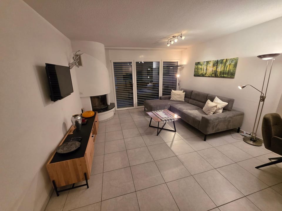 Communal lounge/ TV room, TV and multimedia, Living room, Seating area, Evening entertainment