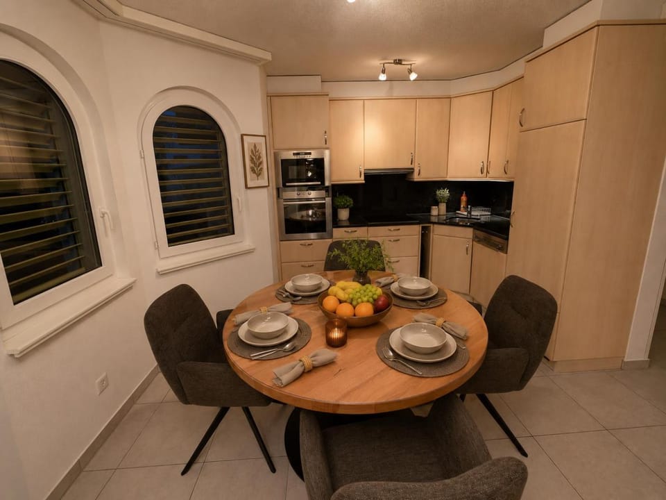 Food and drinks, Dining area, oven, stove