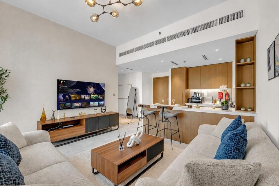 Upscale 1BR in Great Community Apartment in Dubai