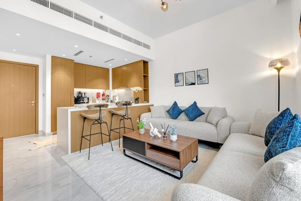 Upscale 1BR in Great Community Apartment in Dubai