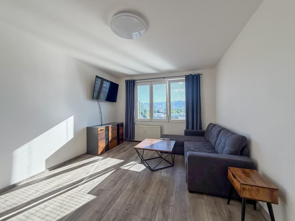 Communal lounge/ TV room, TV and multimedia, Living room, Seating area, Evening entertainment