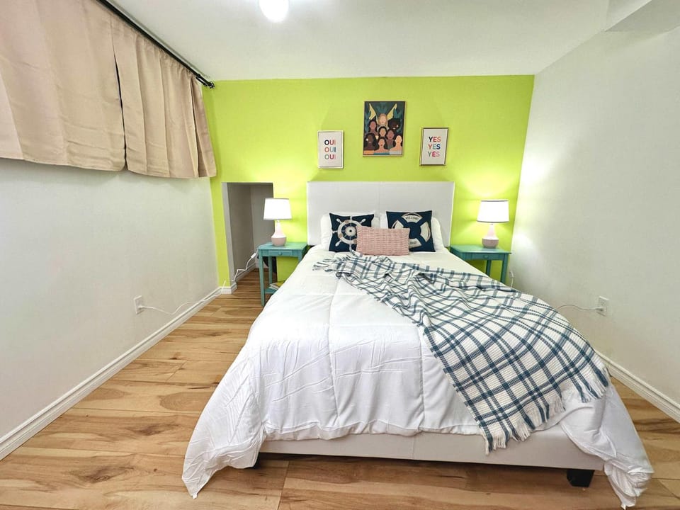 Summer Deal 2BR Family Stay Near Beach and Canal Apartment in Port Colborne