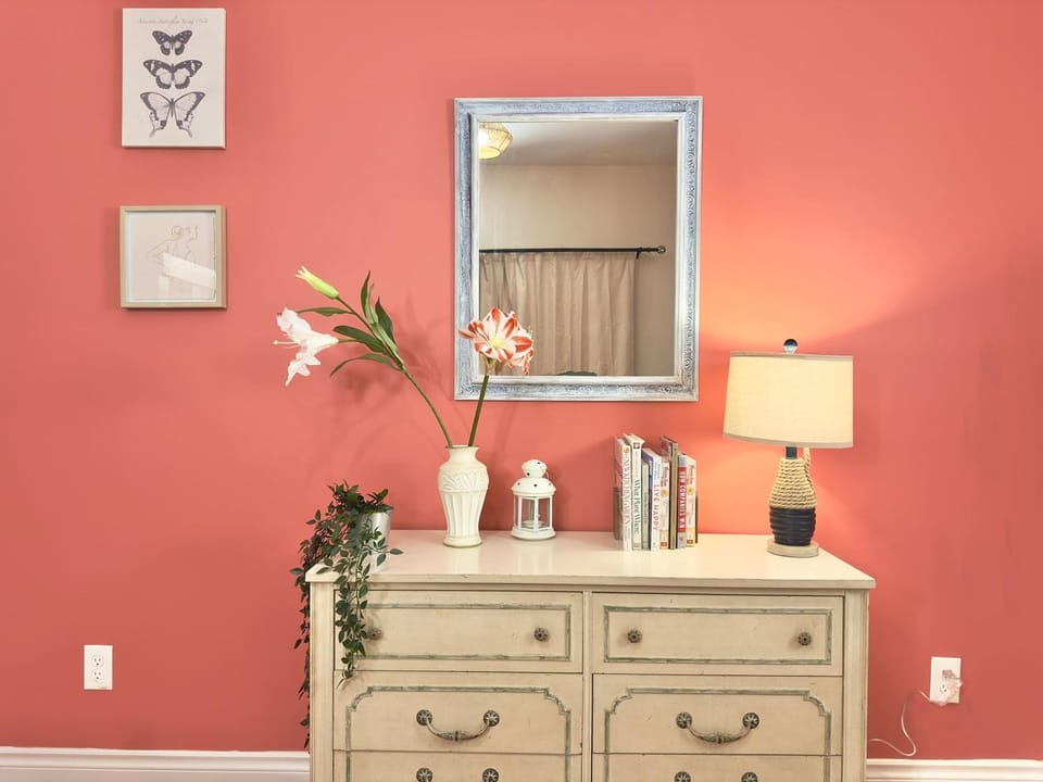 Summer Deal 2BR Family Stay Near Beach and Canal Apartment in Port Colborne