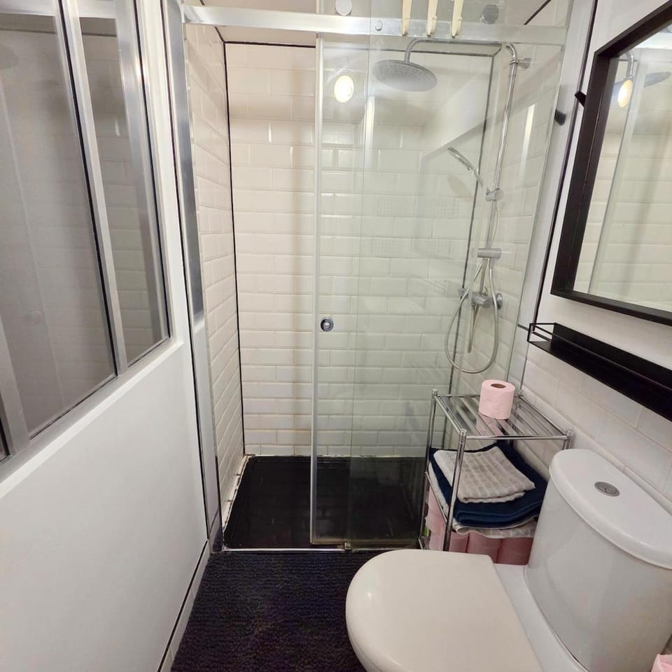Loft with Private Terrace Canal St-Martin 4P Apartment in Paris