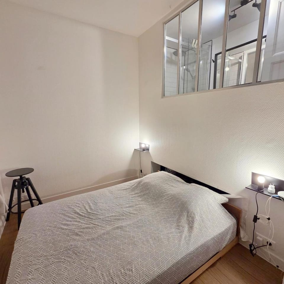 Loft with Private Terrace Canal St-Martin 4P Apartment in Paris