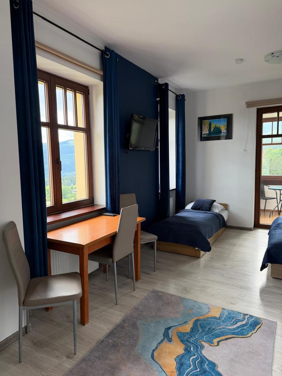 Bed, TV and multimedia, View (from property/room), Mountain view, Mountain view