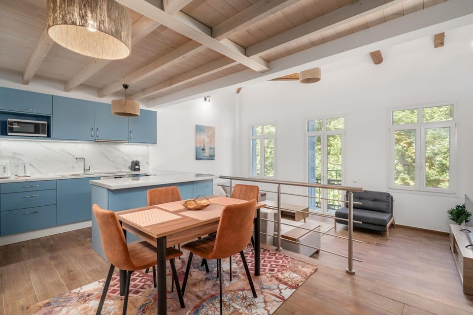 Balcony/Terrace, Living room, Dining area, microwave, kitchen