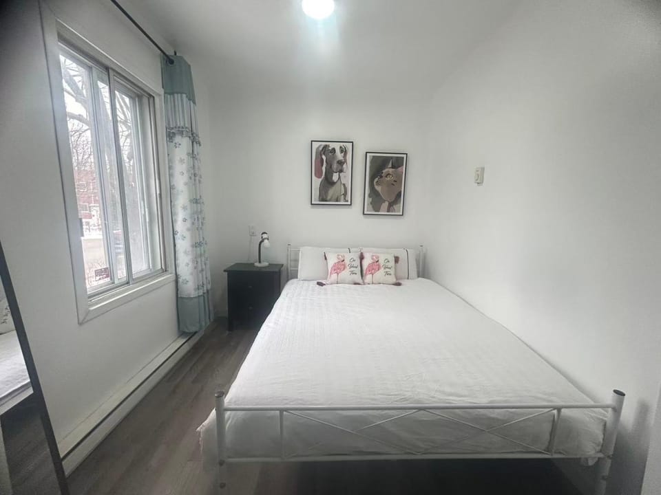 Comfortable 3B Unit-Close to City Apartment in Côte Saint-Luc