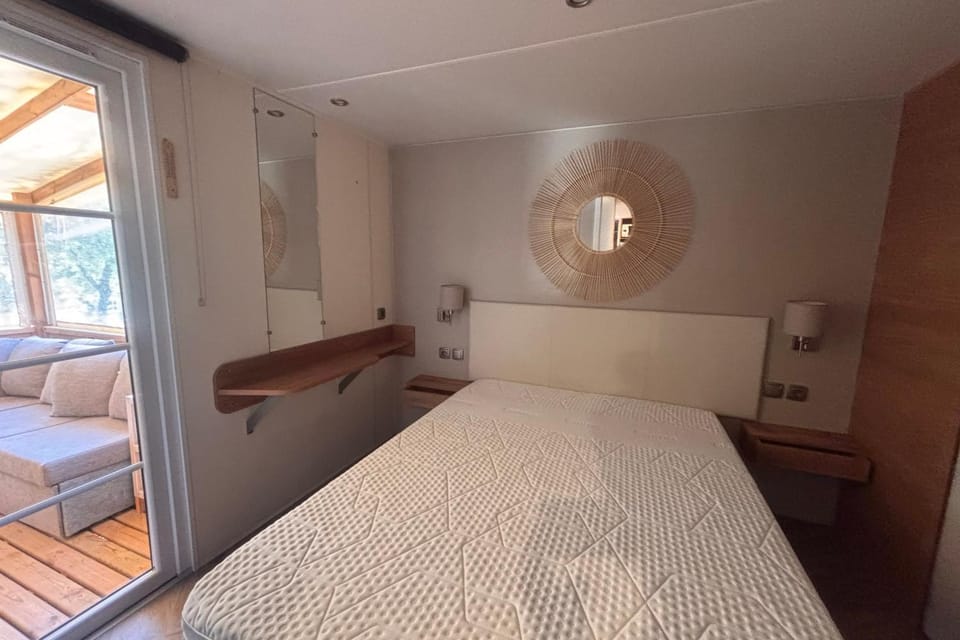 Chalet in a 5-star resort with swimming pool Apartment in Roquebrune-sur-Argens