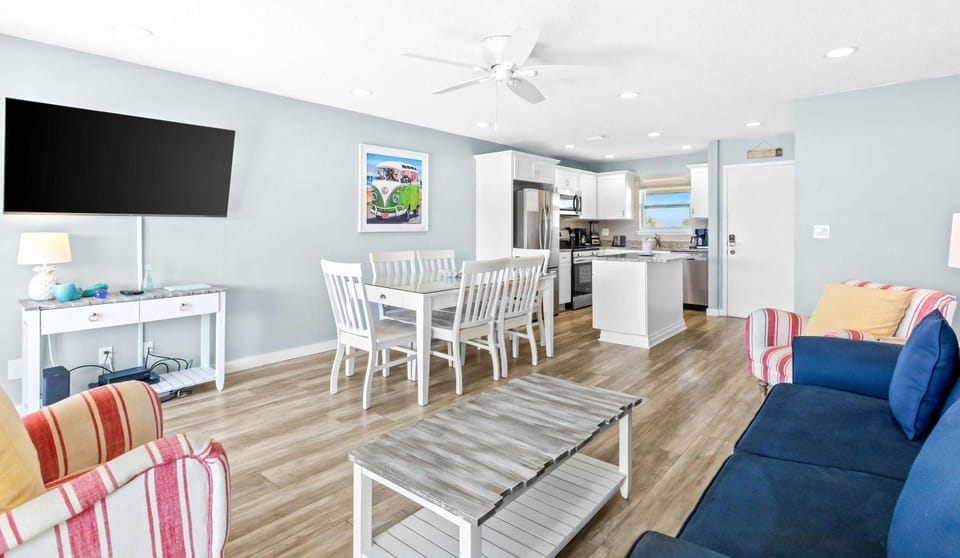 2BR Condo - Shared Pool Hot Tub & Tennis House in Destin