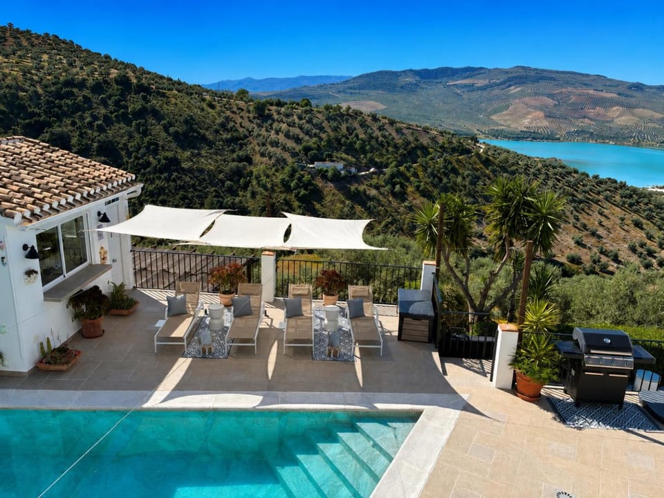 Natural landscape, Balcony/Terrace, Lake view, Swimming pool, Swimming pool