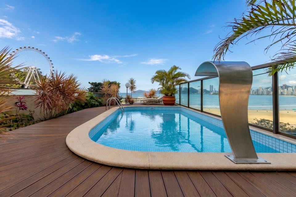 Apto de luxo com piscina privativa e vista para o mar em Balneário Camboriú Apartment in Balneário Camboriú