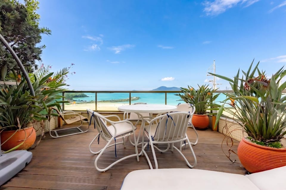 Apto de luxo com piscina privativa e vista para o mar em Balneário Camboriú Apartment in Balneário Camboriú