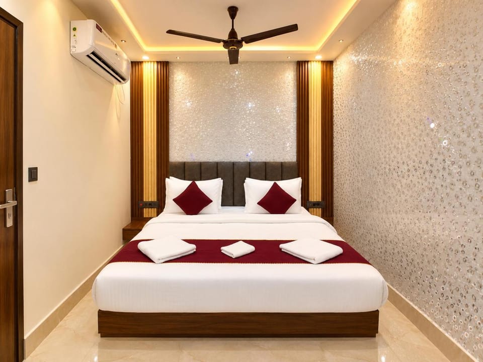 Bed, Photo of the whole room, Bedroom, air conditioner