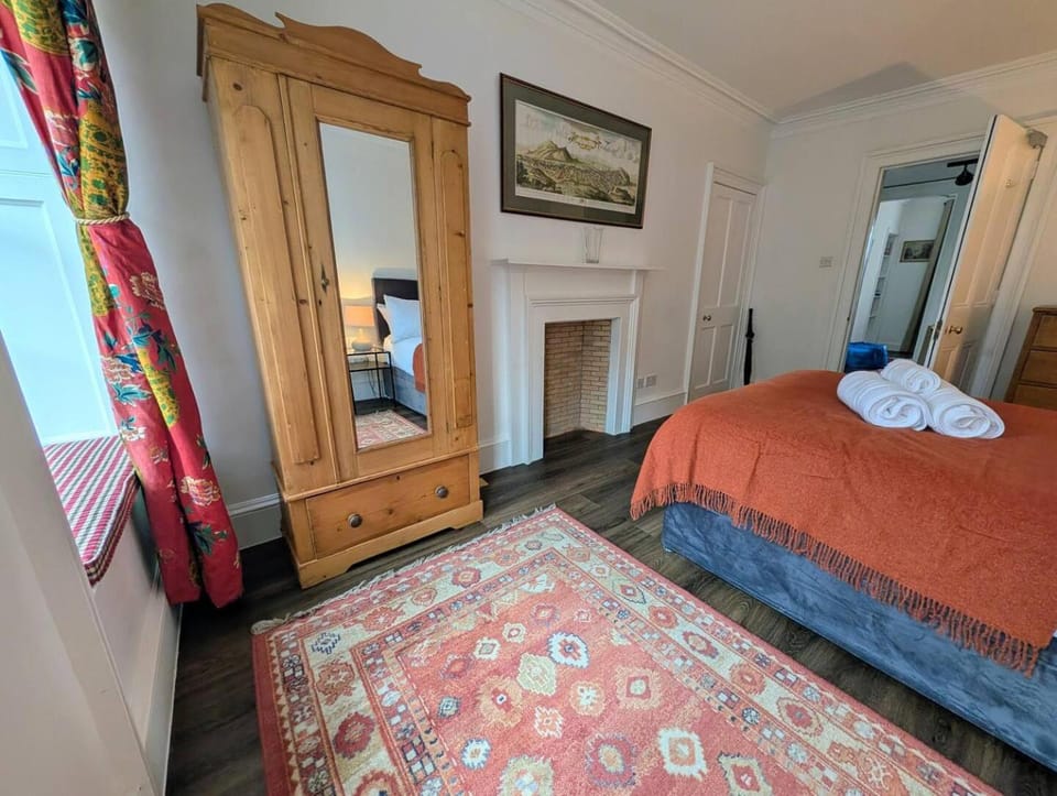 Historic Elegance on the Royal Mile Apartment in Edinburgh