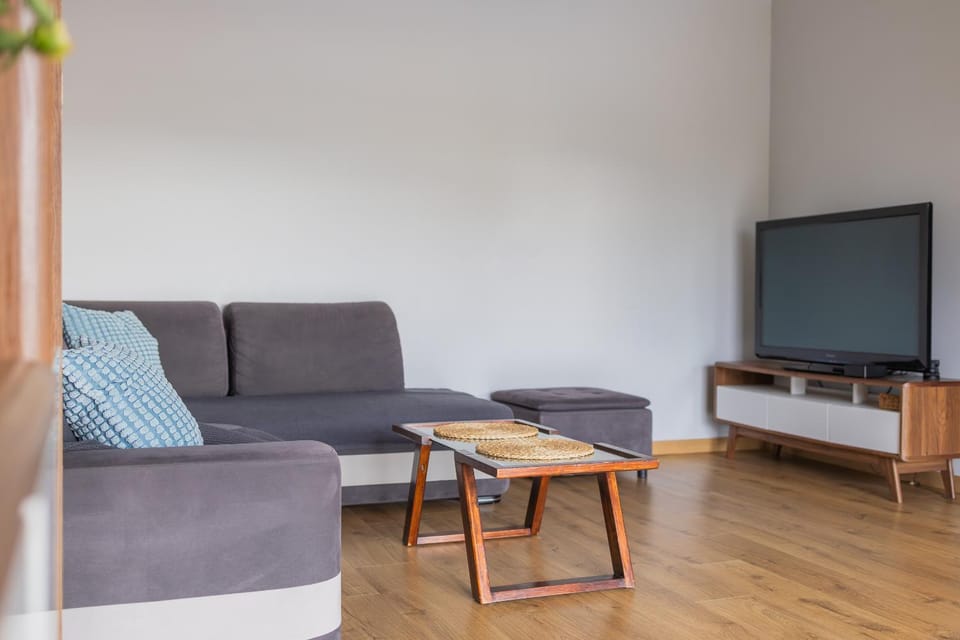Communal lounge/ TV room, TV and multimedia, Living room, Seating area, Evening entertainment