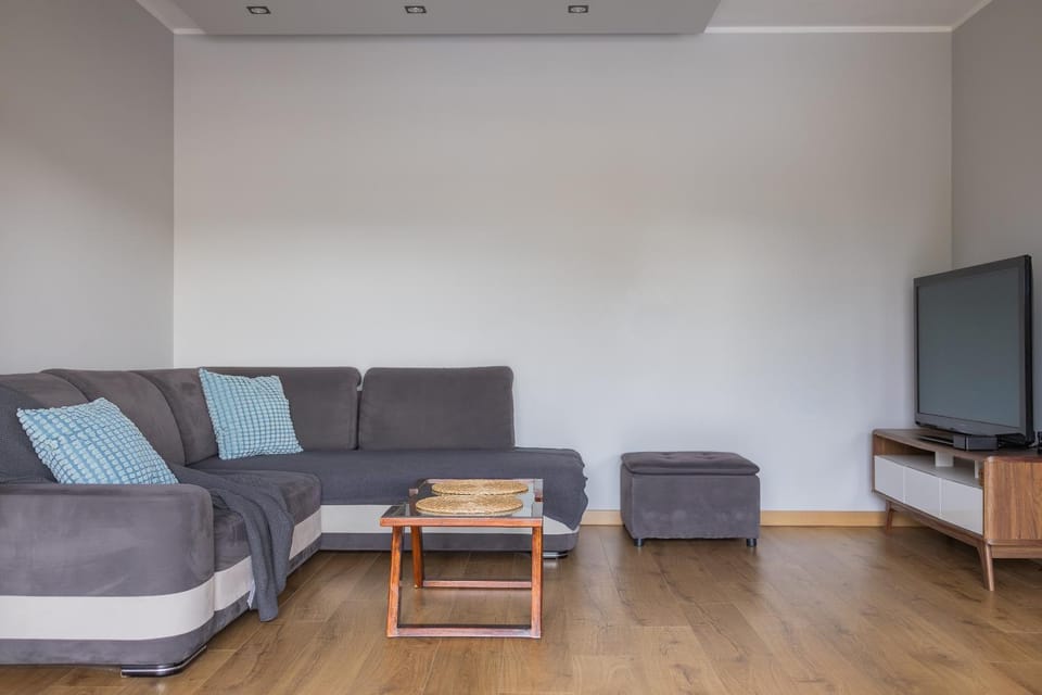 Communal lounge/ TV room, TV and multimedia, Living room, Seating area, Evening entertainment