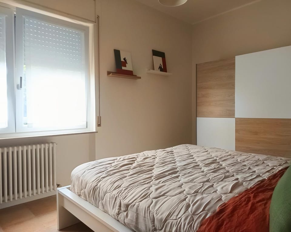 Bed, Photo of the whole room, Bedroom, internet