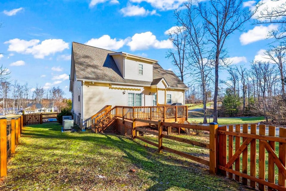 Property building, Day, Natural landscape, Garden, Garden view