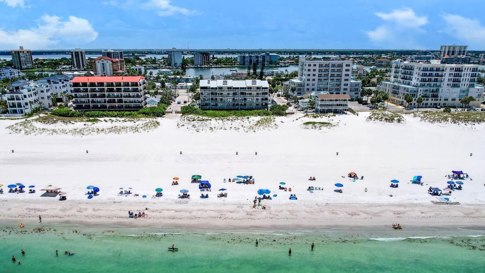 Beach Junkies Apartment in Clearwater Beach